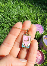 Cargar imagen en el visor de la galería, Luna rosa femenina