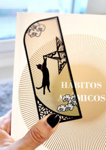 Cargar imagen en el visor de la galería, MARCADOR DE PÁGINAS GATOS Y COSMOS