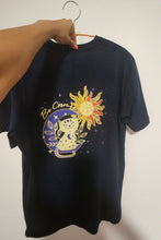 Cargar imagen en el visor de la galería, Polera gato y el cosmos