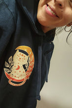 Cargar imagen en el visor de la galería, Polerón Gato y el cosmos