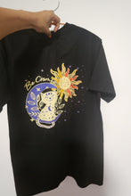 Cargar imagen en el visor de la galería, Polera gato y el cosmos