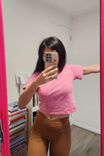 Cargar imagen en el visor de la galería, Polera crop top colores